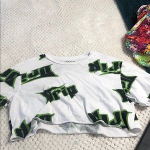 Cropped large T-shirt